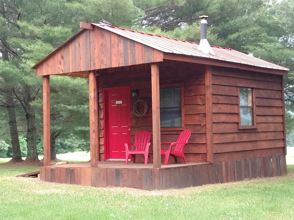 Catbird Cabin sitting in an open field at Scottland Farm